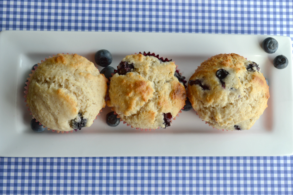 Easy blueberry muffins recipe - lemon juice and cinnamon are the secret ingredients here (whoops, not so secret now!)