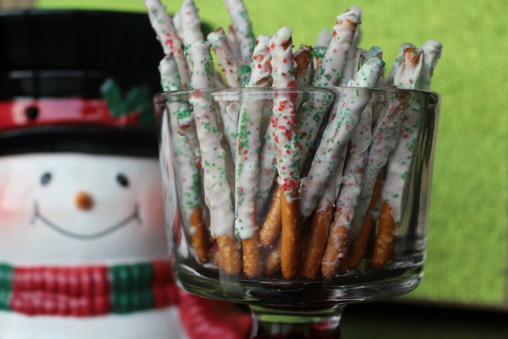Homemade Chocolate Dipped Pretzels!  Easy and fun (not to mention delicious!)