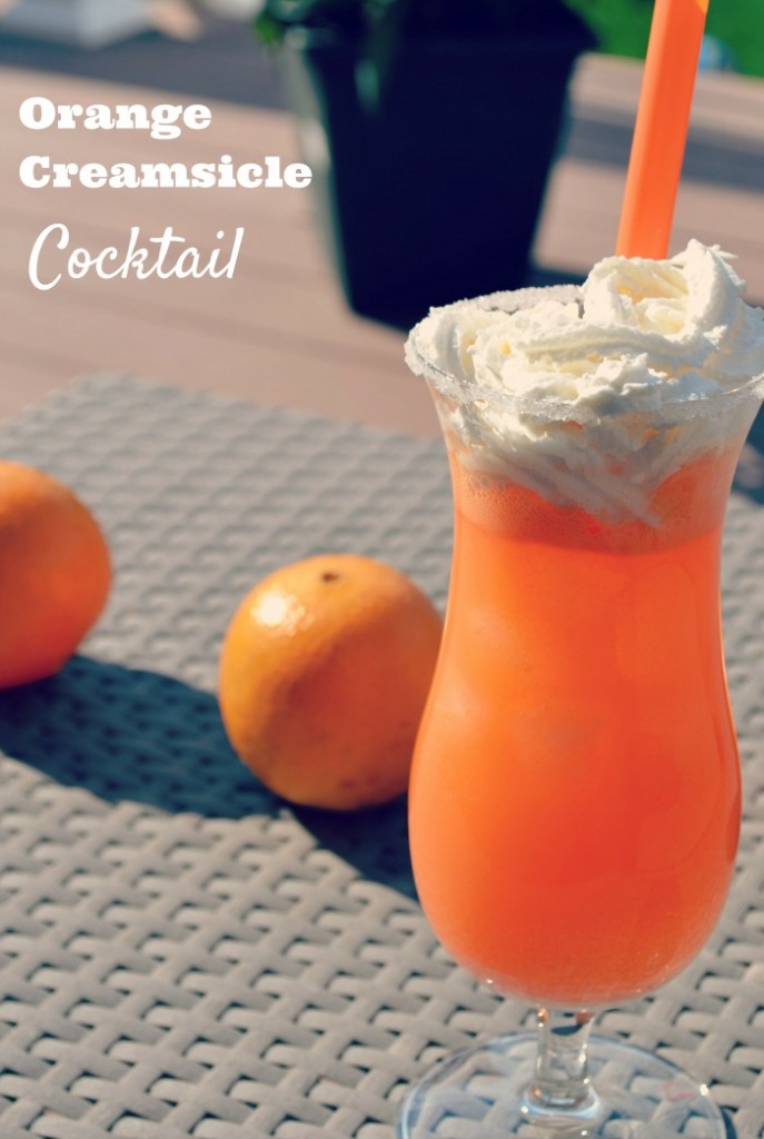 Orange Creamsicle Cocktail - need a boozy drink to entertain with this summer? You've found it!