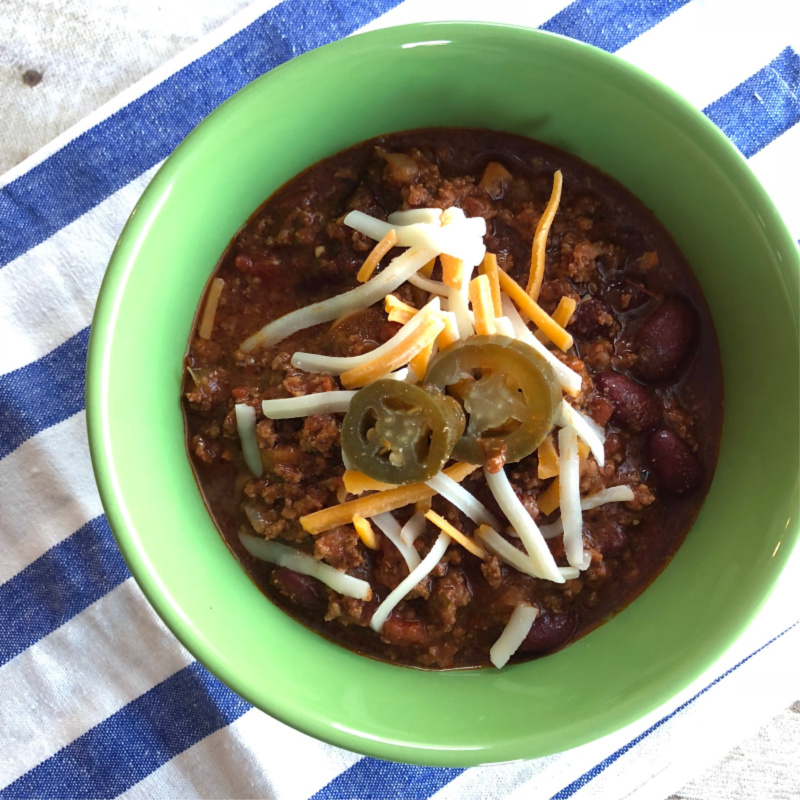 A delicious and easy slow cooker chili recipe!